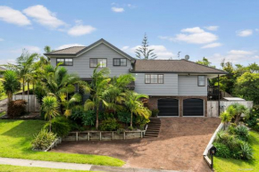 Villa with Pool in Browns Bay